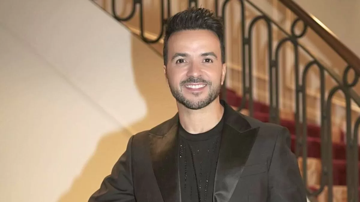"Qué afortunados somos": Luis Fonsi muestra su gran y lujoso árbol de Navidad