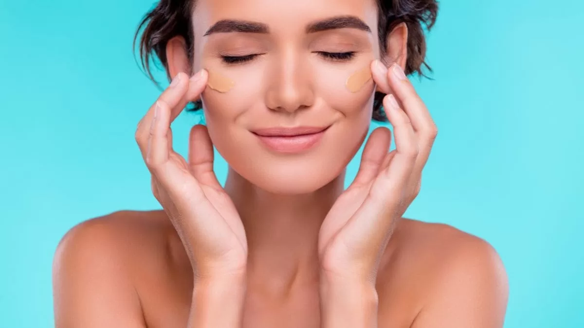 Qué es el efecto borrador o pilling y cómo evitarlo al aplicar tu bloqueador solar: un experto entrega el secreto clave