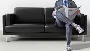 ¿Es malo cruzar las piernas? Cirujano vascular explica lo que realmente ocurre con tu salud