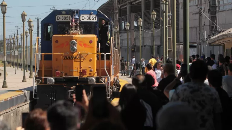 El recorrido del Tren del Recuerdo que te lleva hasta la playa este verano: desde dónde sale y en qué fechas