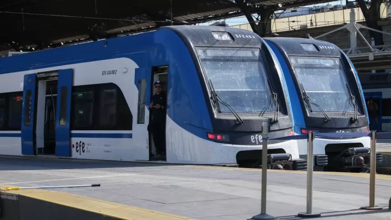 Tren más rápido de Sudamérica ya tiene fecha de lanzamiento en Chile: cuáles son los horarios, recorridos y precios de los pasajes
