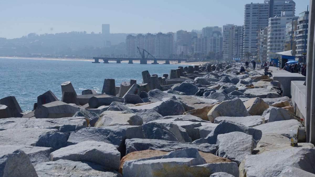 PDI y Delegada Presidencial dan detalles sobre el caso del cuerpo encontrado en roquerío de Avenida Perú en Viña del Mar