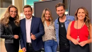 Afirman que conocido animador chileno estaría saliendo con una misteriosa mujer: se fueron de viaje juntos