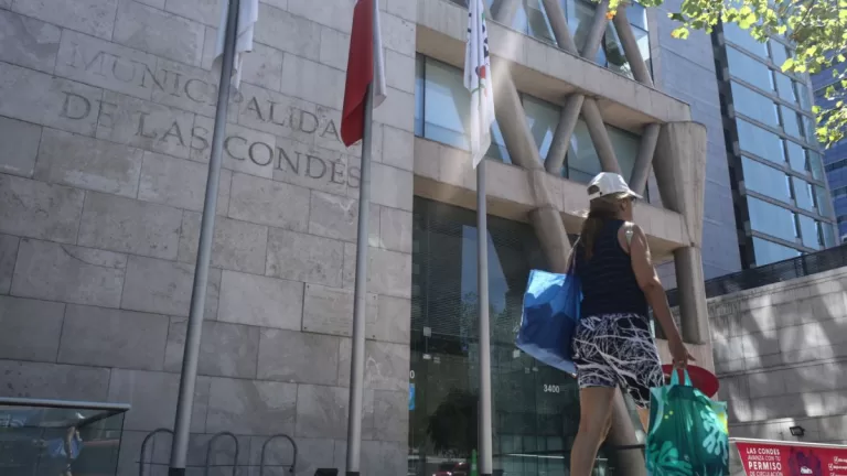 Con y sin experiencia: La Municipalidad de Las Condes publica atractivas ofertas de trabajo con sueldos de hasta $2.200.000