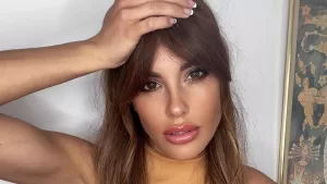 Gala Caldirola se llena de críticas por publicar foto sin ropa en medio de emergencia por incendios en Chile: así reaccionó a los comentarios