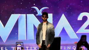 Quién es la pareja actual de Mora, el cantante puertorriqueño que debutará hoy en el Festival de Viña 2024