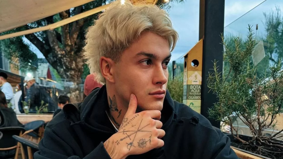 Con pantalón corto y el torso pintado: Así fue el esperado piscinazo de Nicolás Solabarrieta tras convertirse en el embajador del Festival de Viña 2024