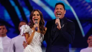 Con brillantes blancos y en oro amarillo: El millonario detalle del look de Pancho Saavedra que pocos notaron en la primera noche del Festival de Viña 2024