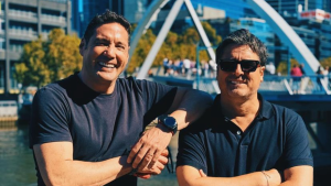 Pancho Saavedra y Jorge Zabaleta probaron un exótico plato en su viaje al extranjero