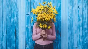 ¿Por qué se regalan flores amarillas cada 21 de marzo? Este es el origen de la tendencia