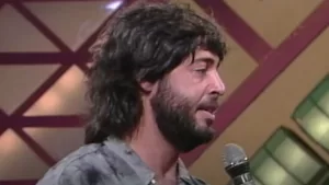 Conocido cantante chileno enfrenta compleja situación tras la muerte de su hijo: "me la he llorado toda"