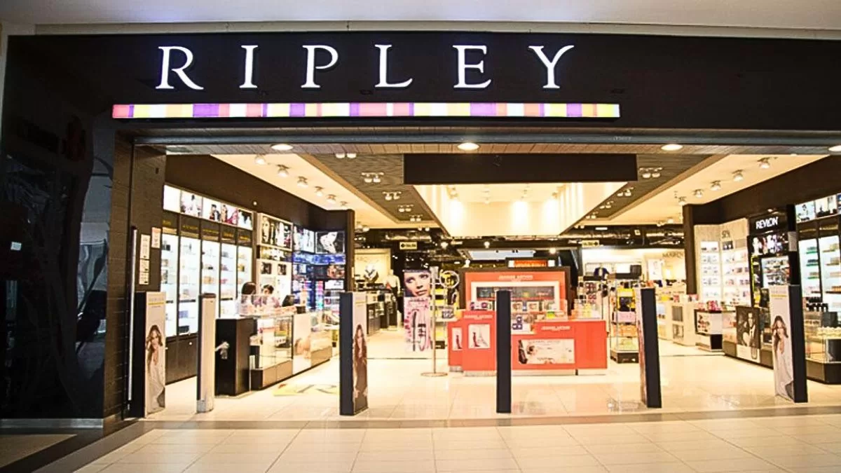 ¿Estás en búsqueda de trabajo?: Ripley se la juega y publica llamativas ofertas laborales en varias de sus tiendas en Chile