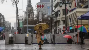 Lluvias regresan con fuerza a Santiago: así será el frente de mal tiempo que durará cuatro días