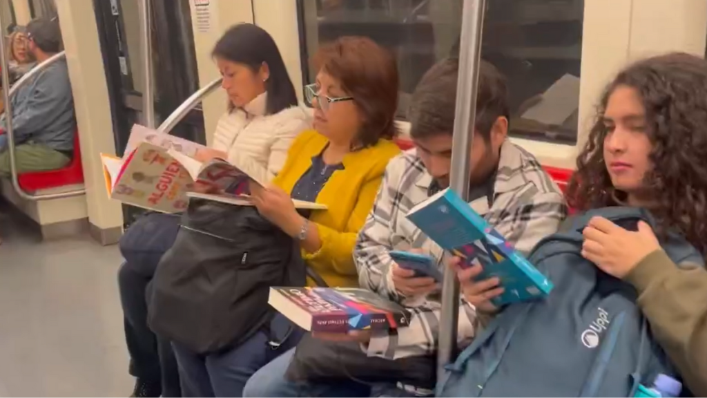 Dia Del Libro Metro De Santiago