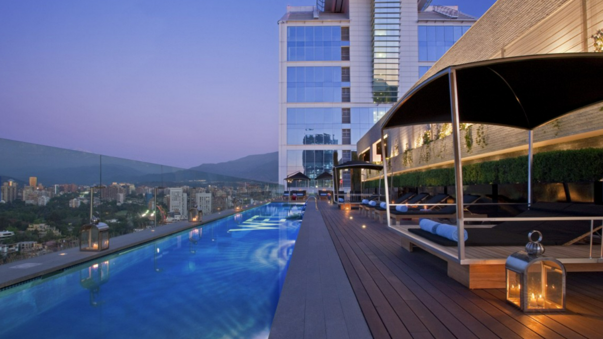 ¿Sabías que se puede vivir en un hotel? Así lucen las residencias de uno de los edificios más lujosos en Santiago