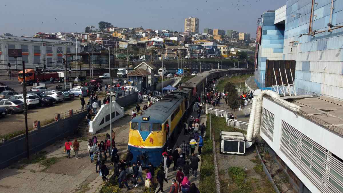 Este el imperdible recorrido del Tren del Recuerdo que sale desde Santiago: Es ideal para los fans del litoral central de Chile