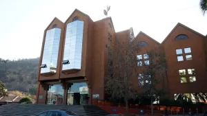 Importante integrante de Canal 13 presenta su renuncia tras casi ocho años de trabajo: Envió un video para despedirse de sus compañeros