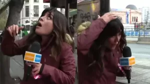 ¡Indigante situación! Reconocida periodista de CHV sufrió feroz ataque mientras despachaba en vivo