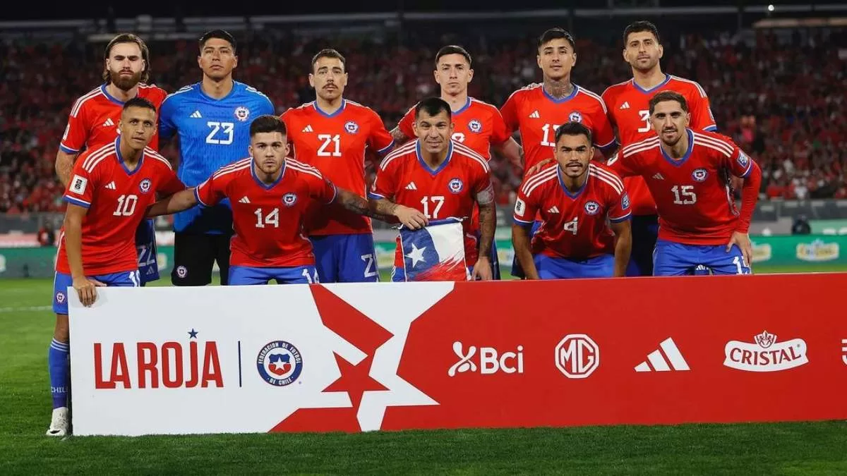 Querido futbolista chileno sorprende al anunciar que se comprometió con su pareja: “Qué vivan los novios”