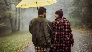 Cinco ideas de citas románticas en Santiago para los días lluviosos que no sean quedarse en la casa