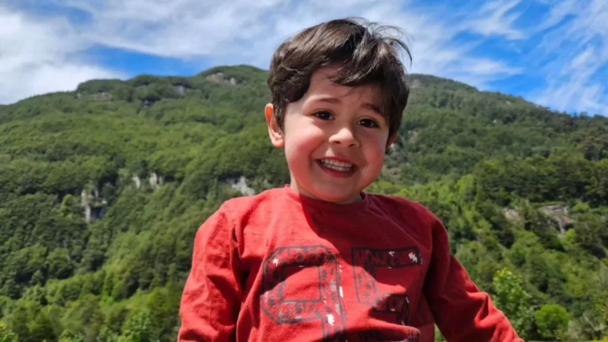 Madre de niño enfermo camina desde Chiloé hasta Santiago: Busca concientizar sobre la enfermedad de su hijo y recaudar 3.500 millones de pesos para su tratamiento