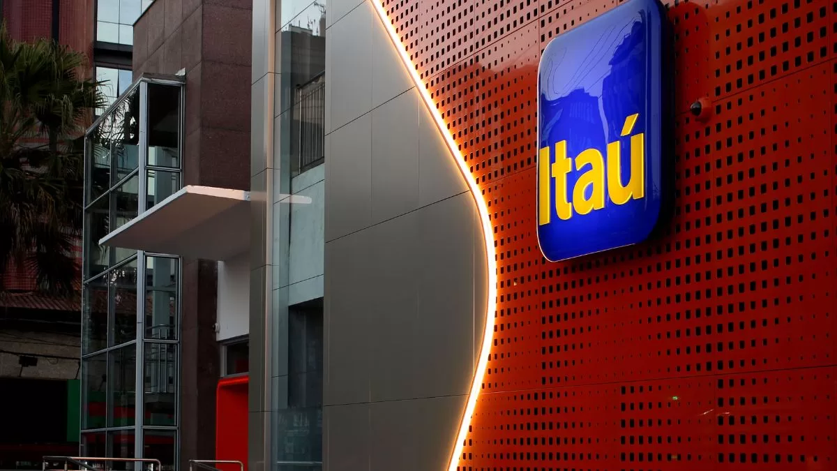 Banco Itaú abre más de 50 cupos de trabajo para sus sucursales en Chile: revisa cómo postular y qué beneficios ofrecen