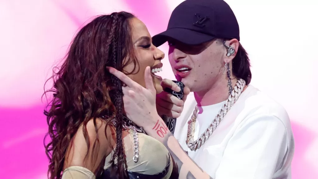 Anitta Y Peso (1)