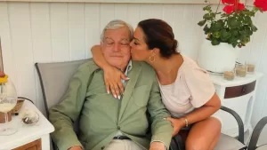 Padre de reconocida figura televisiva se encuentra en recuperación tras sufrir una complicada hemorragia cerebral: "Es impresionante cómo..."