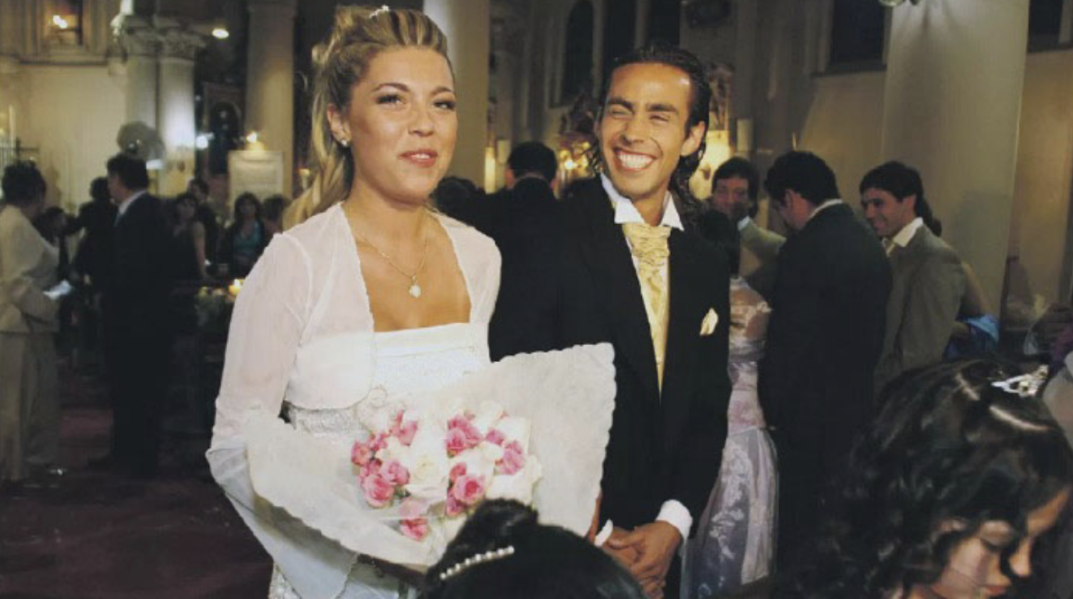 "La toma con sus dos manos y la besa en la boca": Revelan detalles del inesperado reencuentro entre dos figuras de la farándula chilena