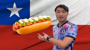 Youtuber japonés se enamoró del completo chileno, decidió venderlo en su país y así reaccionaron los asiáticos