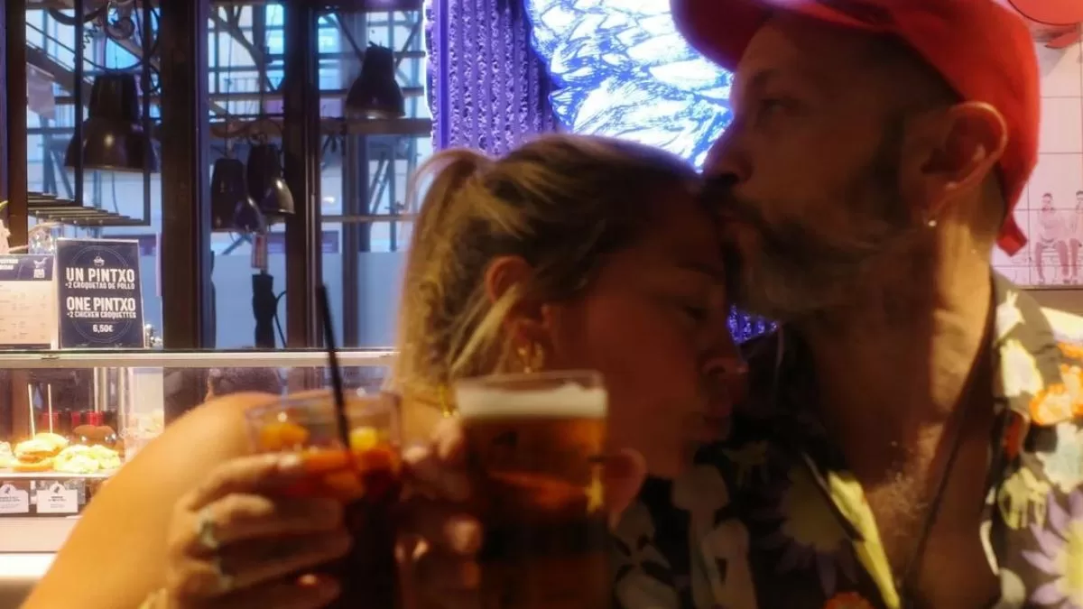 Conocido actor chileno sorprende tras confirmar nuevo romance luego del fin de su matrimonio: "Estoy bien, estoy pololeando"