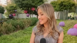 Querida periodista de TVN revela que contraerá matrimonio: lució su increíble anillo de compromiso