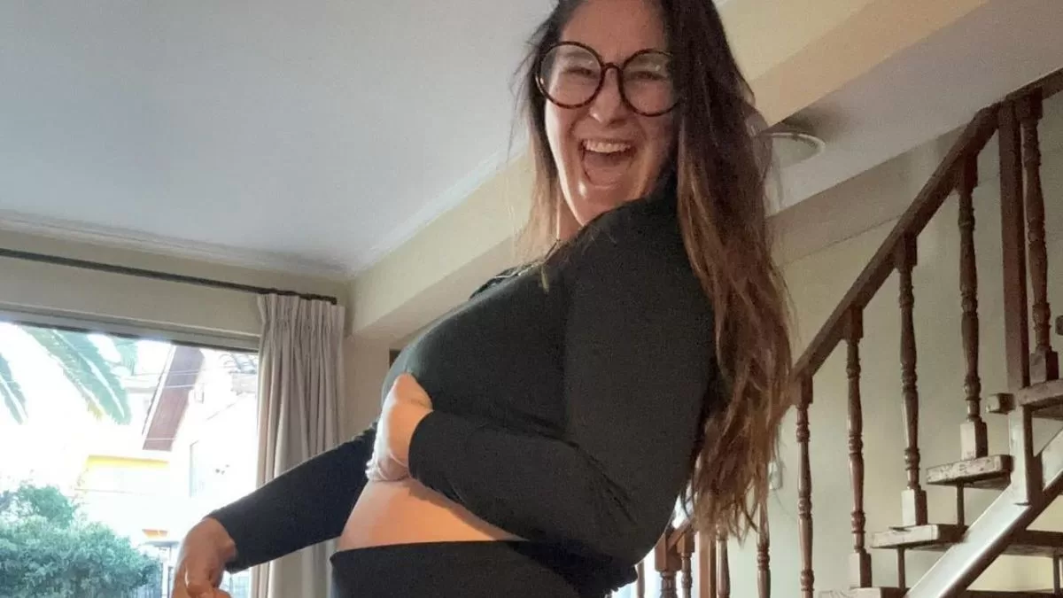 "Ya sabemos lo que es": Reconocida comediante chilena reveló el género de su próximo bebé