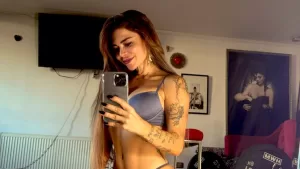 Conocida actriz chilena comparte potente descargo: "Dicen que soy pesada, que hago contenidos para adultos, me tiene jodida que eso me determine"