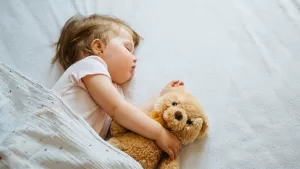 Mitos y verdades sobre el sueño infantil: Guía para ayudar a tu pequeño a dormir mejor