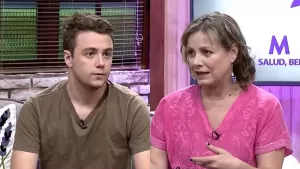 Entrevista improvisada entre Claudia Conserva y su hijo Renato recibe ola de comentarios: "¿Por qué hace eso?"