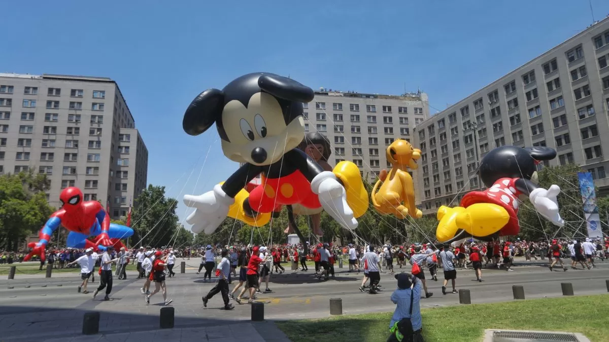 Paris Parade 2024: Fecha, recorrido y todos los detalles del evento navideño gratuito que conquista en las calles de Santiago