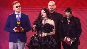 Así fue el emotivo discurso de Mon Laferte tras ganar un galardón en los Premios Latin Grammy 2024: hizo un homenaje a Gabriela Mistral