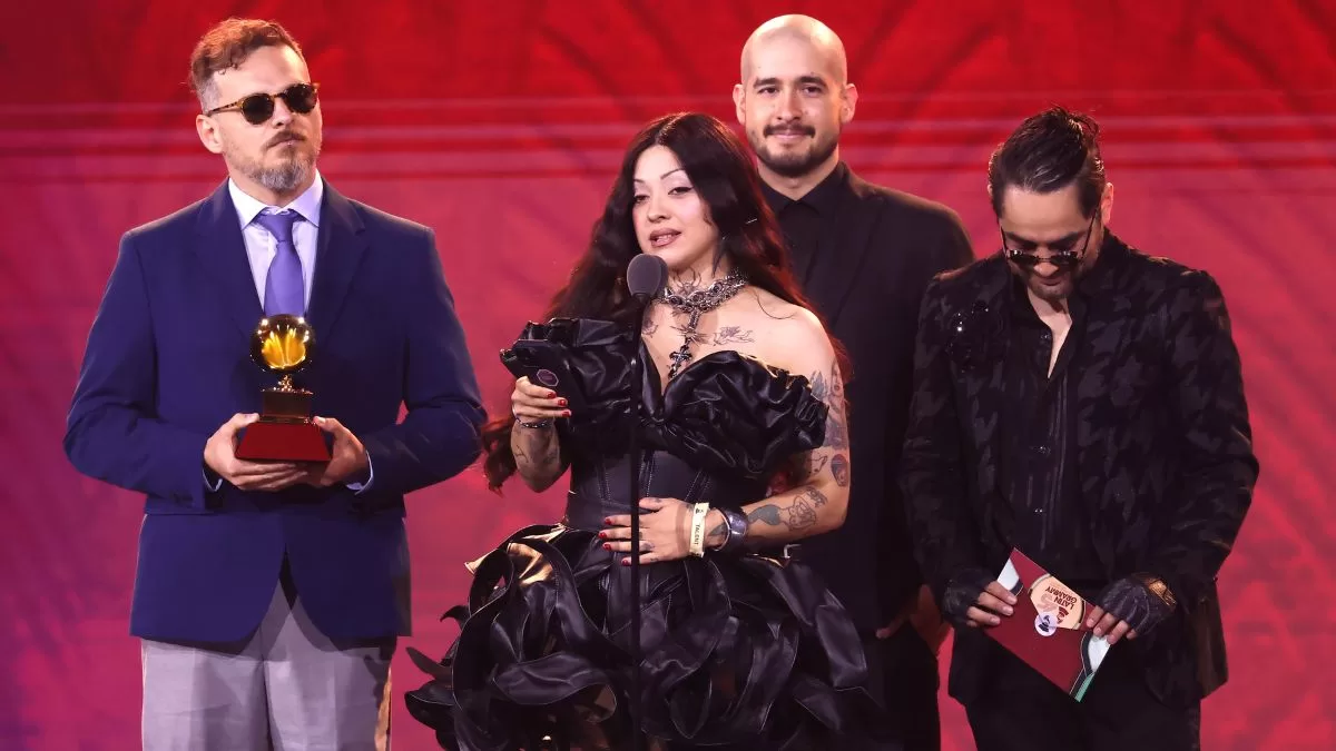 Así fue el emotivo discurso de Mon Laferte tras ganar un galardón en los Premios Latin Grammy 2024: hizo un homenaje a Gabriela Mistral