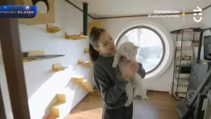 Carla Jara mostró el interior de su casa: Tiene un espacio dedicado a sus mascotas fallecidas