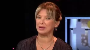 Claudia Schmitd abandona en vivo el set de Zona de Estrellas tras tensa pelea con Adriana Barrientos: "Recuerda que te pueden poner patitas en la calle"