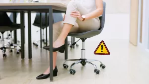 ¿Por qué me tiemblan las piernas en el trabajo y en el Metro? Va mucho más allá del estrés, según la psicología