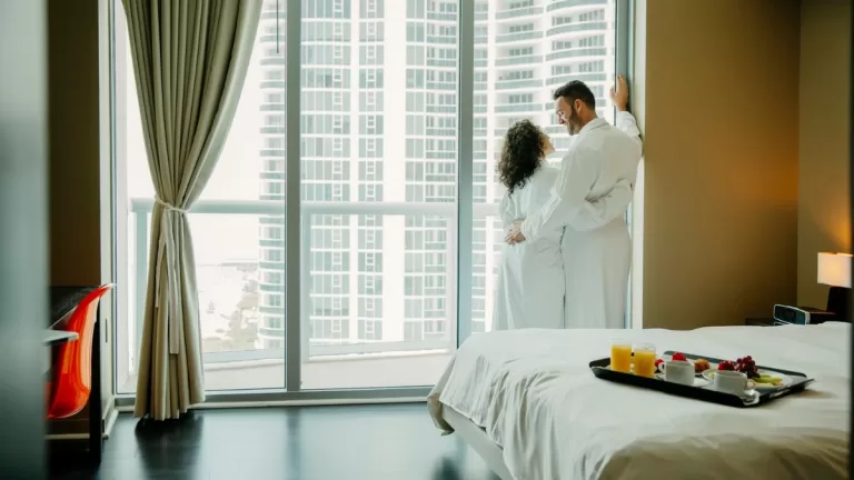 FMDOS te regala una estadía en el lujoso hotel W Santiago junto a tu pareja: este es el paso a paso para participar