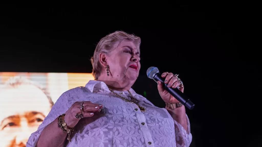 Paquita La Del Barrio (2)