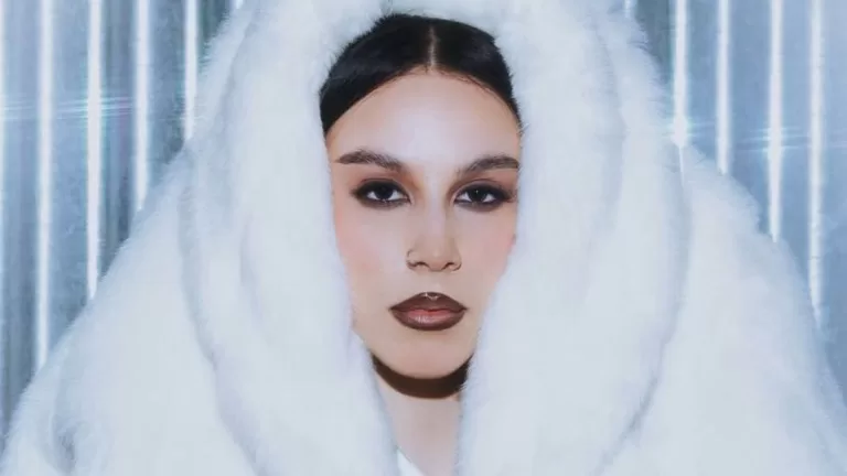 ¿Quién es KYA? La popstar chilena que se presentará en Lollapalooza 2025