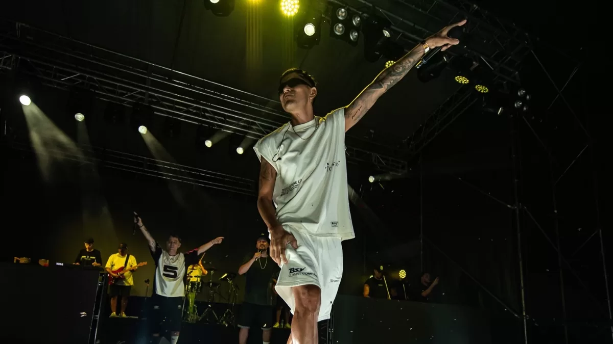 Conocido cantante revela diagnostico de VIH y desata opiniones divididas: "No sé a quién contagié"