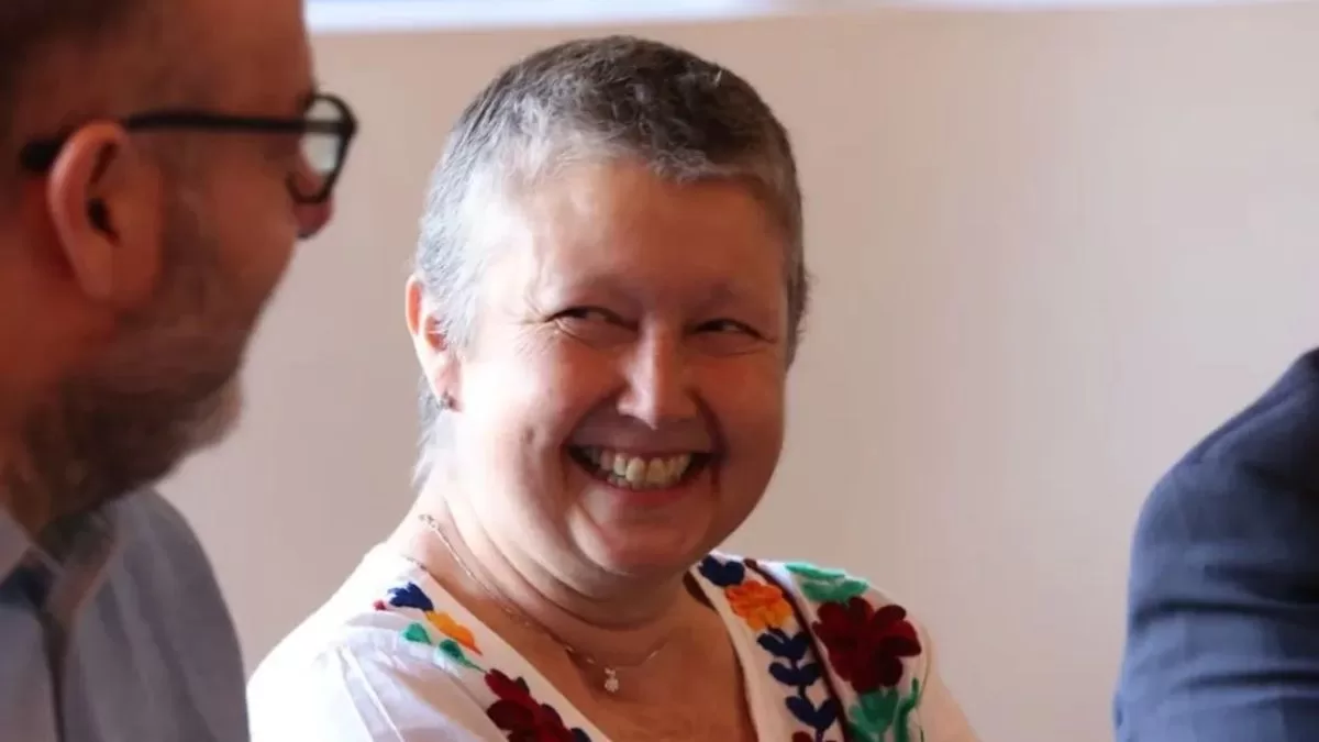 Paulina Urrutia reaparece en público con nuevo look para importante evento de la Teletón 2025