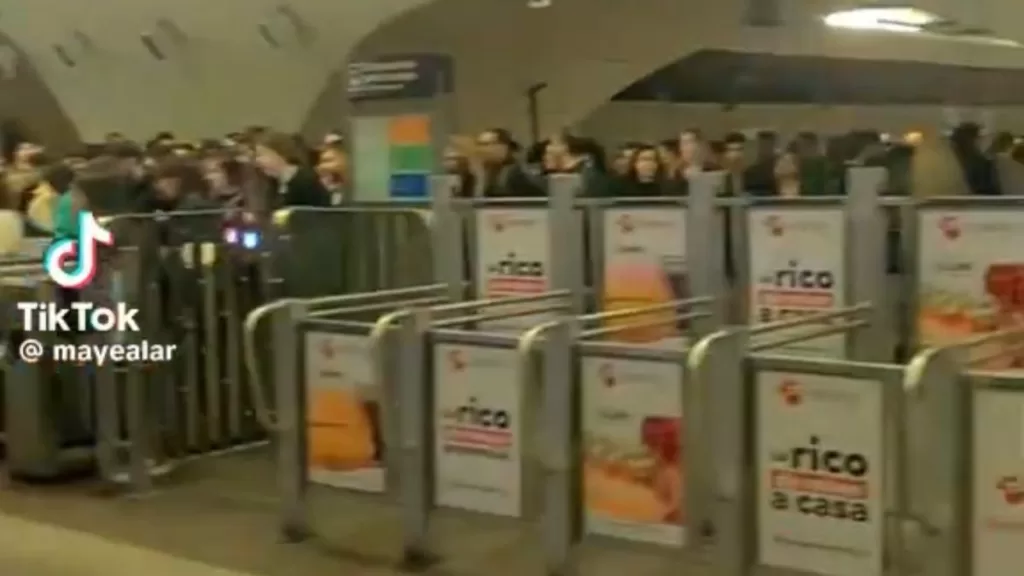 Venezolana En Contra Del Metro (1)