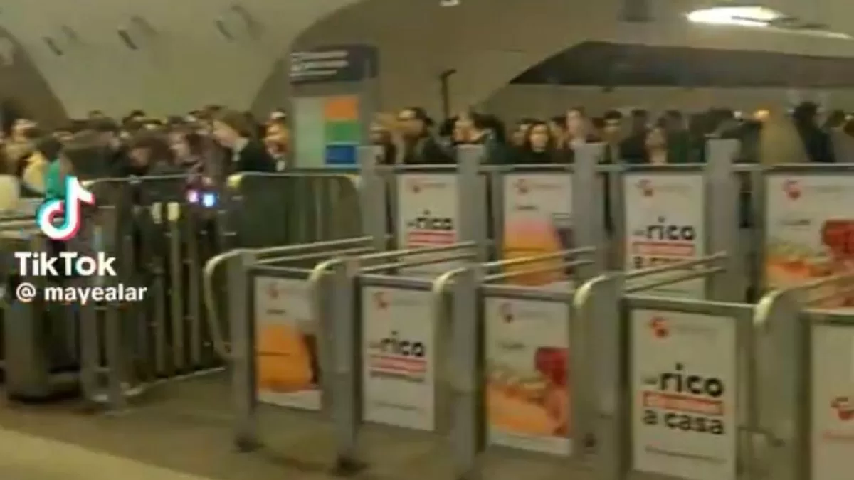 Mujer venezolana enfrentó ola de críticas tras cuestionar el uso del Metro de Santiago: "Esta gente es un desastre”