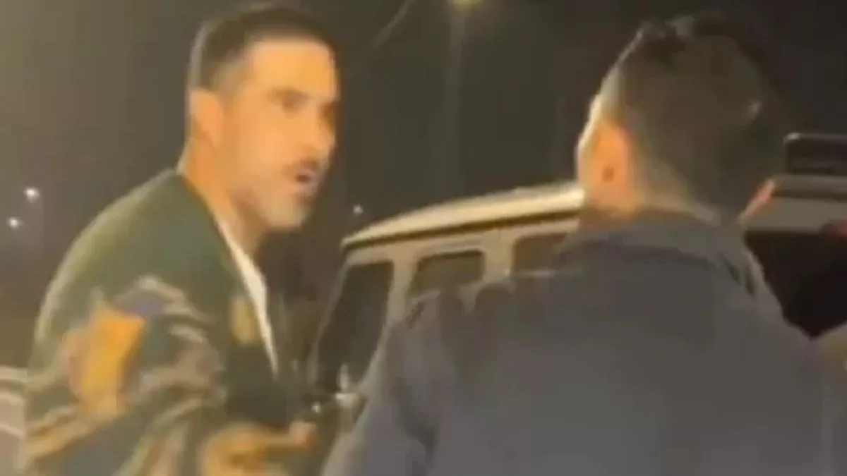"Oye, burro vas curado": La impotencia de Claudio Bravo con conductor en estado de ebriedad